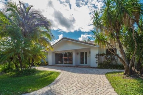 House in Hollywood, Florida 4 bedrooms, 301.65 sq.m. № 1792437 - photo 3