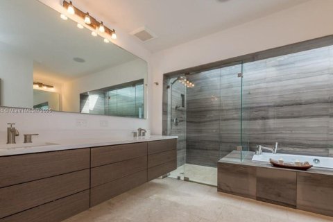House in Hollywood, Florida 4 bedrooms, 301.65 sq.m. № 1792437 - photo 23