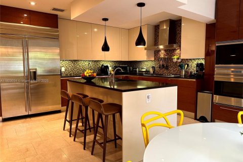 House in Hollywood, Florida 4 bedrooms, 301.65 sq.m. № 1792437 - photo 12