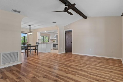 Villa ou maison à vendre à Spring Hill, Floride: 2 chambres, 93 m2 № 2258468 - photo 9