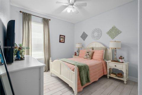 House in Clermont, Florida 3 bedrooms, 188.68 sq.m. № 2064164 - photo 21