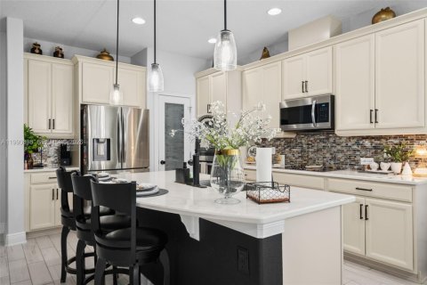 House in Clermont, Florida 3 bedrooms, 188.68 sq.m. № 2064164 - photo 11