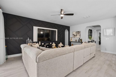 House in Clermont, Florida 3 bedrooms, 188.68 sq.m. № 2064164 - photo 9