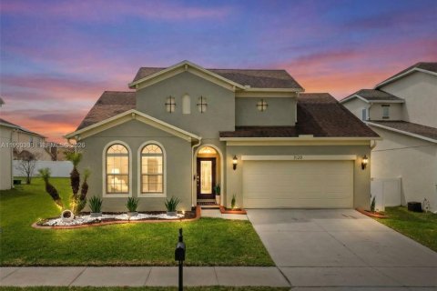 House in Clermont, Florida 3 bedrooms, 188.68 sq.m. № 2064164