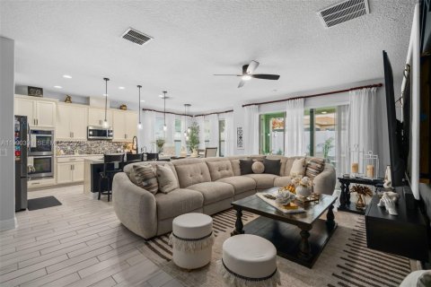 House in Clermont, Florida 3 bedrooms, 188.68 sq.m. № 2064164 - photo 10