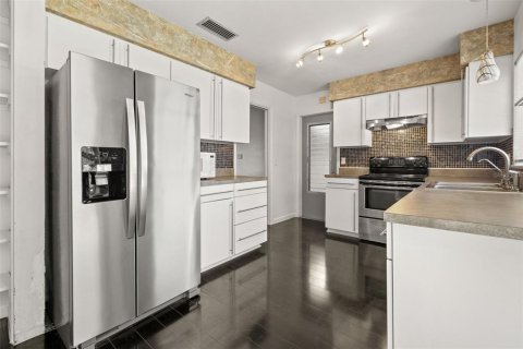 House in Clearwater, Florida 2 bedrooms, 108.14 sq.m. № 1879260 - photo 5
