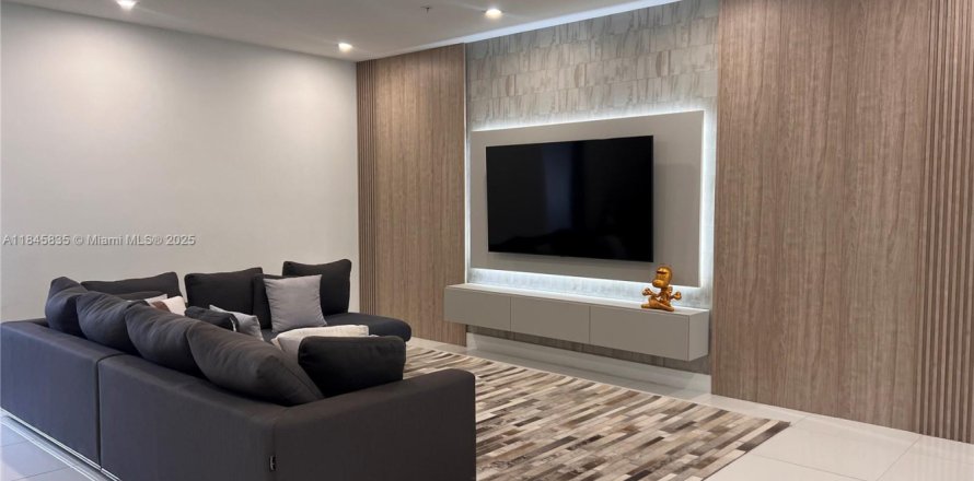 Condo in Doral, Florida, 3 bedrooms № 1842780