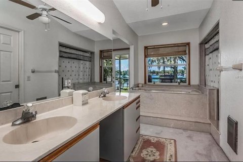 House in Odessa, Florida 7 bedrooms, 578.41 sq.m. № 2393813 - photo 20