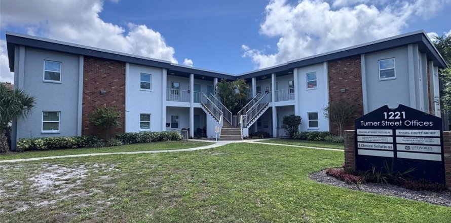 Immobilier commercial à Clearwater, Floride 1011.52 m2 № 2386473