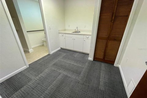 Immobilier commercial à louer à Clearwater, Floride: 1011.52 m2 № 2386473 - photo 6