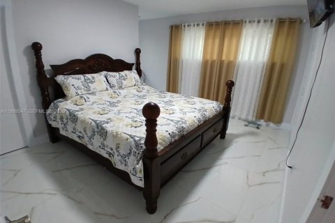 House in Lakeland, Florida 5 bedrooms, 195.09 sq.m. № 2067335 - photo 16