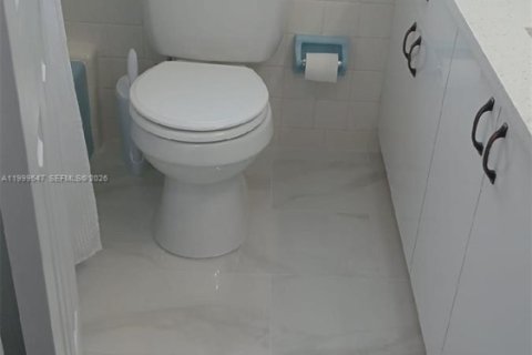 House in Lakeland, Florida 5 bedrooms, 195.09 sq.m. № 2067335 - photo 21