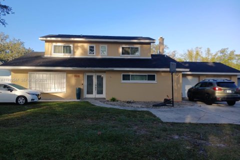 House in Lakeland, Florida 5 bedrooms, 195.09 sq.m. № 2067335