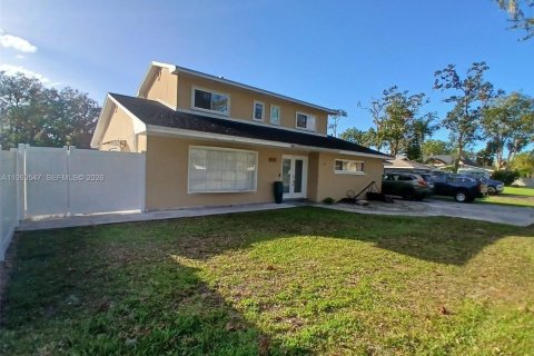 House in Lakeland, Florida 5 bedrooms, 195.09 sq.m. № 2067335 - photo 2