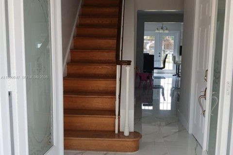 House in Lakeland, Florida 5 bedrooms, 195.09 sq.m. № 2067335 - photo 3