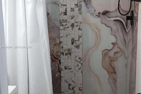 House in Lakeland, Florida 5 bedrooms, 195.09 sq.m. № 2067335 - photo 25