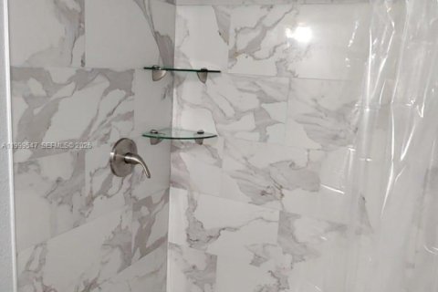 House in Lakeland, Florida 5 bedrooms, 195.09 sq.m. № 2067335 - photo 27