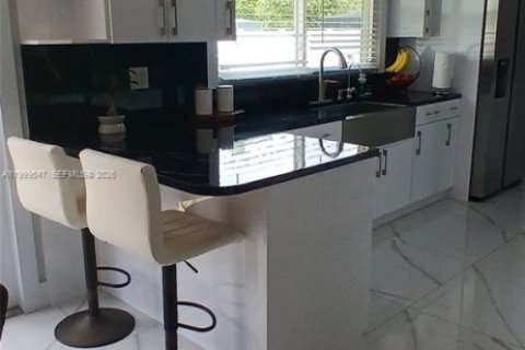 House in Lakeland, Florida 5 bedrooms, 195.09 sq.m. № 2067335 - photo 8