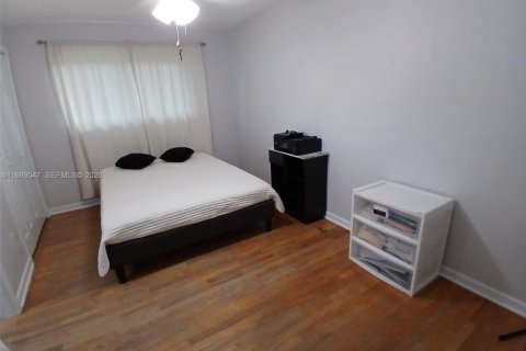 House in Lakeland, Florida 5 bedrooms, 195.09 sq.m. № 2067335 - photo 17