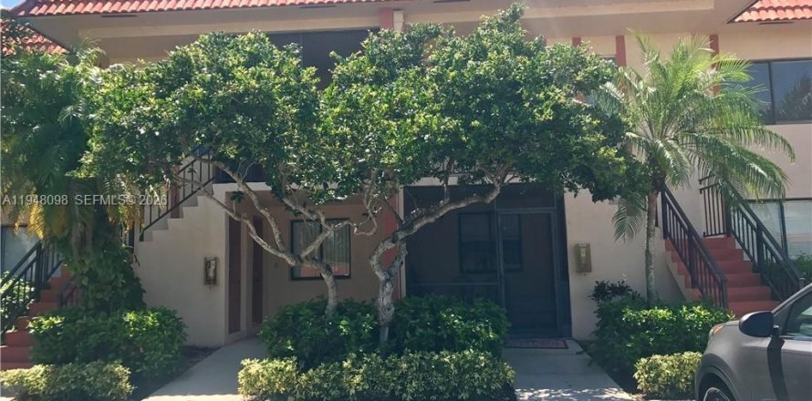 Condo in Weston, Florida, 2 bedrooms  № 2004109