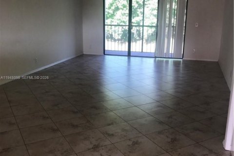 Condo in Weston, Florida, 2 bedrooms  № 2004109 - photo 5