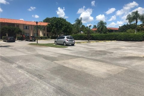 Condo in Weston, Florida, 2 bedrooms  № 2004109 - photo 8