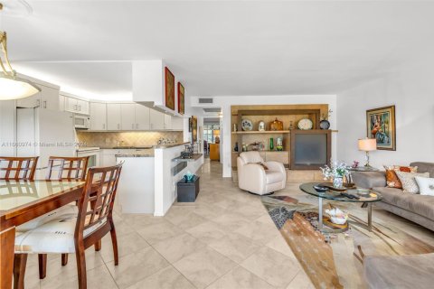 Condo in Deerfield Beach, Florida, 2 bedrooms  № 1865454 - photo 10