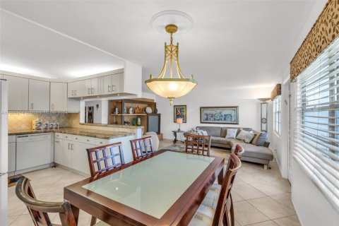 Condo in Deerfield Beach, Florida, 2 bedrooms  № 1865454 - photo 16