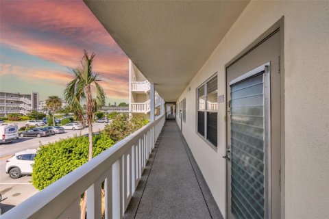 Condo in Deerfield Beach, Florida, 2 bedrooms  № 1865454 - photo 8