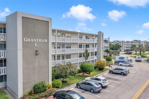 Condo in Deerfield Beach, Florida, 2 bedrooms  № 1865454 - photo 1