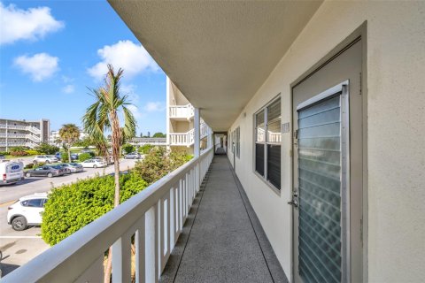 Condo in Deerfield Beach, Florida, 2 bedrooms  № 1865454 - photo 7