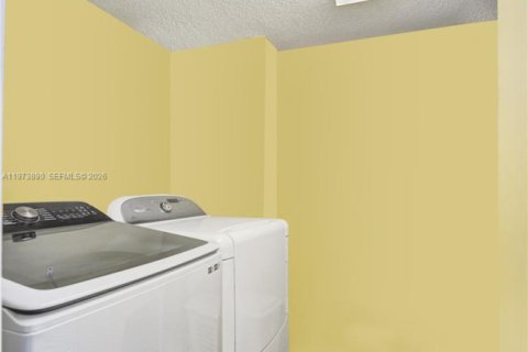 Copropriété à vendre à Sunny Isles Beach, Floride: 2 chambres, 120.77 m2 № 2036441 - photo 18