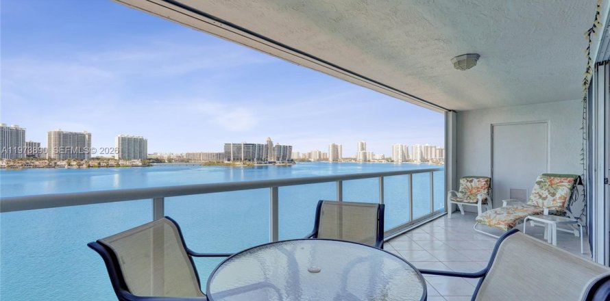 Condo à Sunny Isles Beach, Floride, 2 chambres  № 2036441