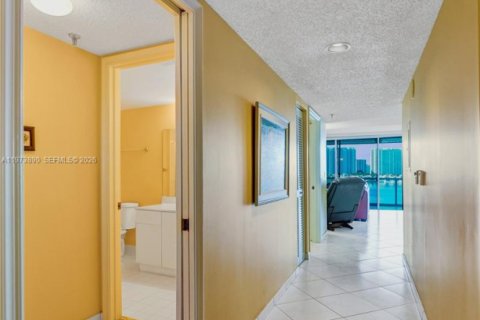 Copropriété à vendre à Sunny Isles Beach, Floride: 2 chambres, 120.77 m2 № 2036441 - photo 20
