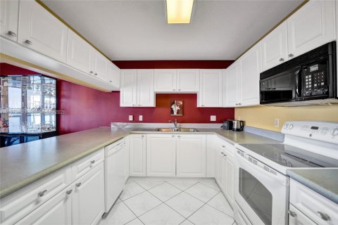 Copropriété à vendre à Sunny Isles Beach, Floride: 2 chambres, 120.77 m2 № 2036441 - photo 14