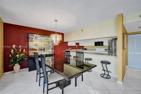 Copropriété à vendre à Sunny Isles Beach, Floride: 2 chambres, 120.77 m2 № 2036441 - photo 12