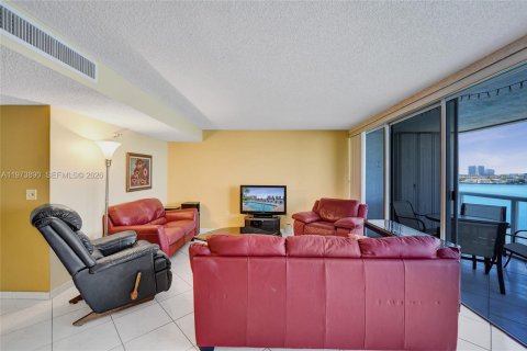 Copropriété à vendre à Sunny Isles Beach, Floride: 2 chambres, 120.77 m2 № 2036441 - photo 7
