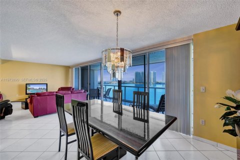 Copropriété à vendre à Sunny Isles Beach, Floride: 2 chambres, 120.77 m2 № 2036441 - photo 9