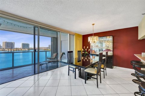 Copropriété à vendre à Sunny Isles Beach, Floride: 2 chambres, 120.77 m2 № 2036441 - photo 8