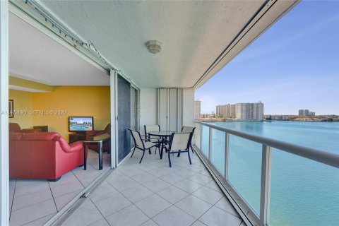 Copropriété à vendre à Sunny Isles Beach, Floride: 2 chambres, 120.77 m2 № 2036441 - photo 2