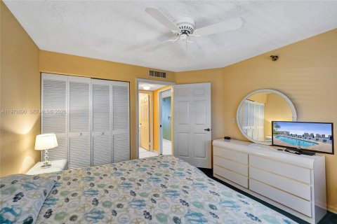 Copropriété à vendre à Sunny Isles Beach, Floride: 2 chambres, 120.77 m2 № 2036441 - photo 22