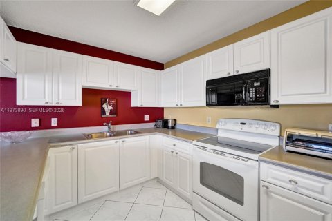 Copropriété à vendre à Sunny Isles Beach, Floride: 2 chambres, 120.77 m2 № 2036441 - photo 15