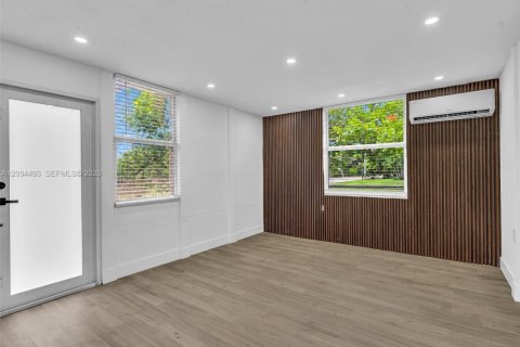 Villa ou maison à vendre à Fort Lauderdale, Floride: 3 chambres, 85.1 m2 № 2385163 - photo 3