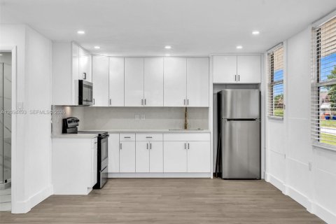 Villa ou maison à vendre à Fort Lauderdale, Floride: 3 chambres, 85.1 m2 № 2385163 - photo 4