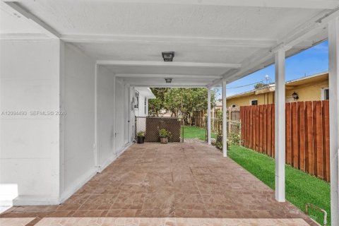 Villa ou maison à vendre à Fort Lauderdale, Floride: 3 chambres, 85.1 m2 № 2385163 - photo 15