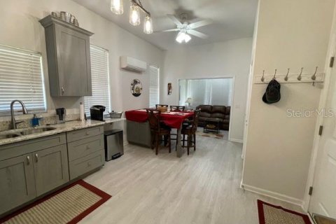 House in Polk City, Florida 1 bedroom, 39.86 sq.m. № 1027942 - photo 5