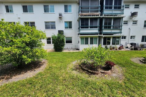 Condo in Bradenton, Florida, 2 bedrooms  № 2122861 - photo 3