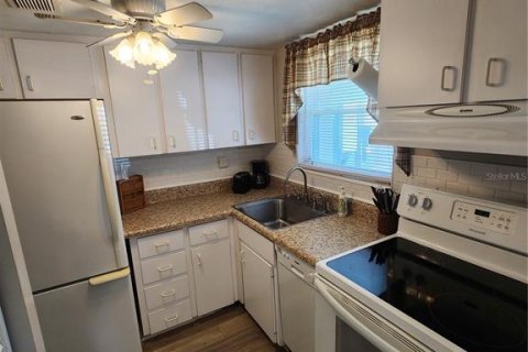 Condo in Bradenton, Florida, 2 bedrooms  № 2122861 - photo 13