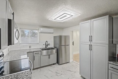House in Ormond Beach, Florida 2 bedrooms, 102.19 sq.m. № 2123317 - photo 17