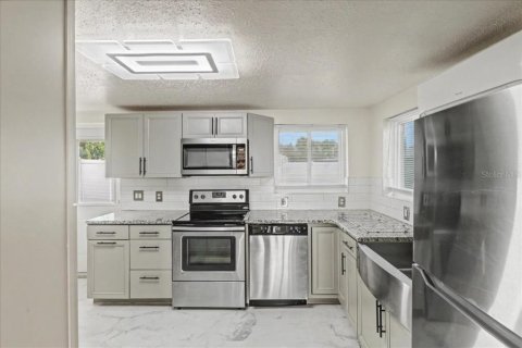 House in Ormond Beach, Florida 2 bedrooms, 102.19 sq.m. № 2123317 - photo 14